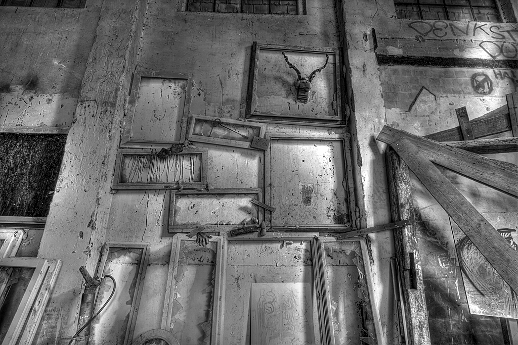 spinnerei jakobstal Spinnerei Jakobstal Bülach verlassen lostplace lost place urban exploration urbanex switzerland swiss urbanexploration.ch zerfall decay sw black and white art