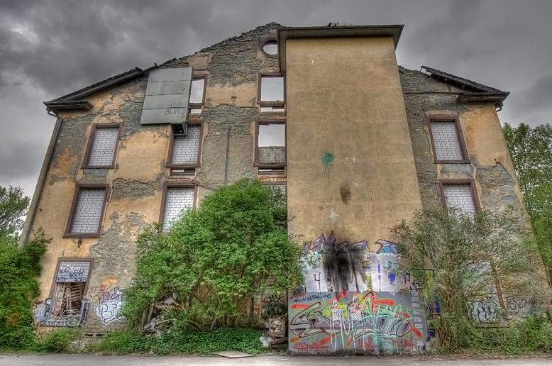 spinnerei jakobstal Spinnerei Jakobstal Bülach verlassen lostplace lost place urban exploration urbanex switzerland swiss urbanexploration.ch zerfall decay sw black and white art