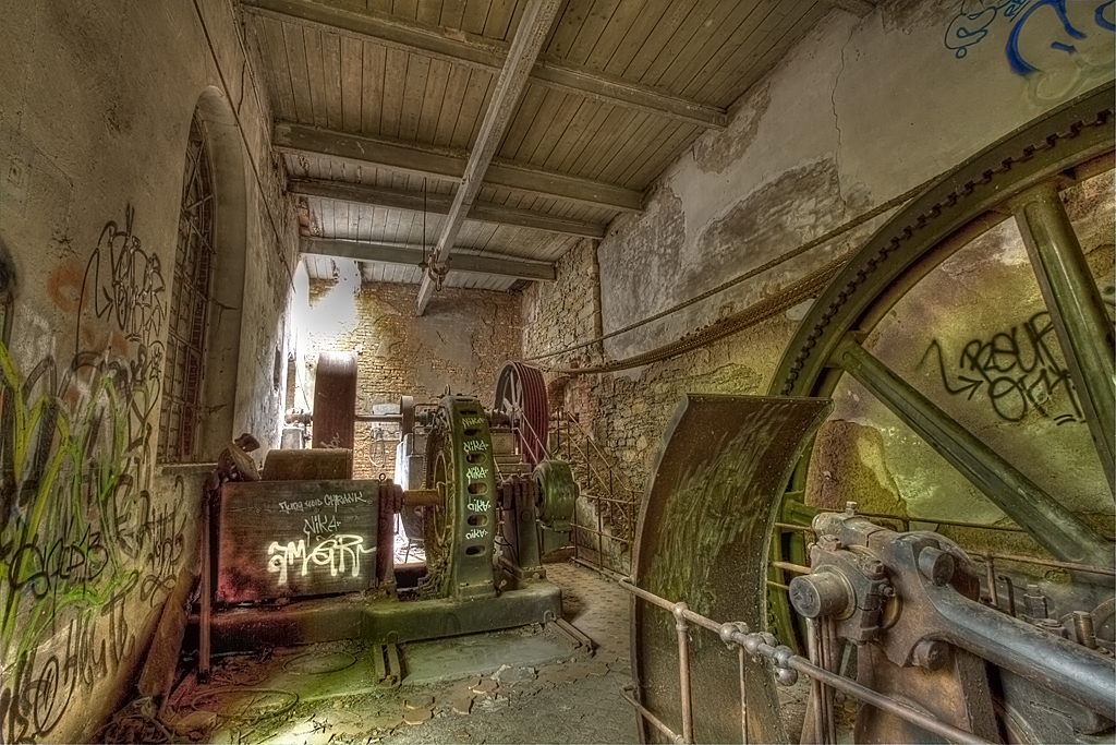 spinnerei jakobstal Spinnerei Jakobstal Bülach verlassen lostplace lost place urban exploration urbanex switzerland swiss urbanexploration.ch zerfall decay sw black and white art