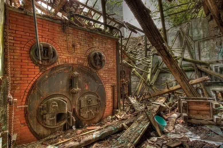 spinnerei jakobstal Spinnerei Jakobstal Bülach verlassen lostplace lost place urban exploration urbanex switzerland swiss urbanexploration.ch zerfall decay sw black and white art