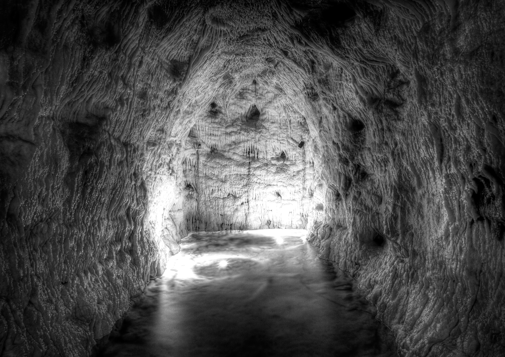 Tropfsteinhöhle Klösterlistutz Bern, Schweiz lost places - vergessene orte in der schweiz - bern untergrund tropfsteinhöhle klösterlistutz verlassen hdr hdri schwarz/weiss urban exploration