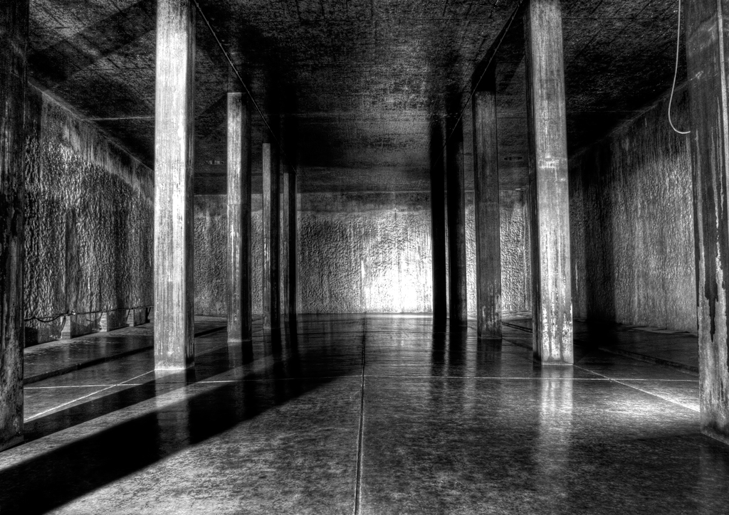 Zieglerbecken Bern, Schweiz lost places - vergessene orte in der schweiz - bern untergrund zieglerbecken bern regenauffangbecken verlassen hdr hdri schwarz/weiss urban exploration